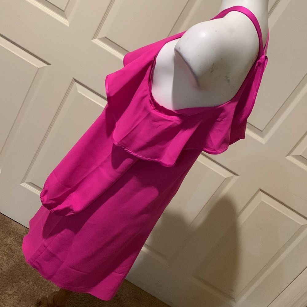 Lilly Pulitzer hot pink cold shoulder dress. Size 2 - Picture 5 of 11